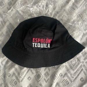 NWOT Espolón Reversible Bucket Hat